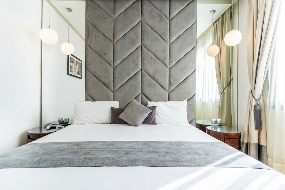 DELUXE, DOUBLE BED
