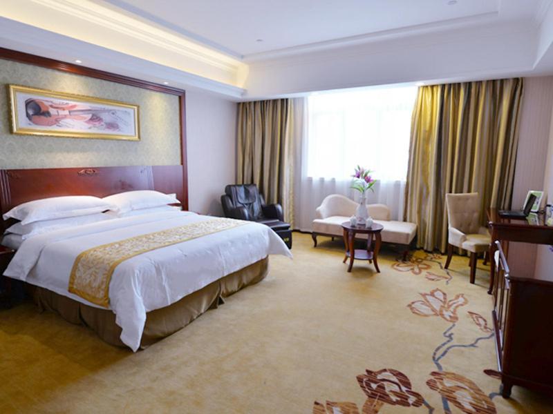 Vienna Classic Hotel (Shanghai Jinshan Zhangyan Industrial Park Zhongqiao College) 15/23