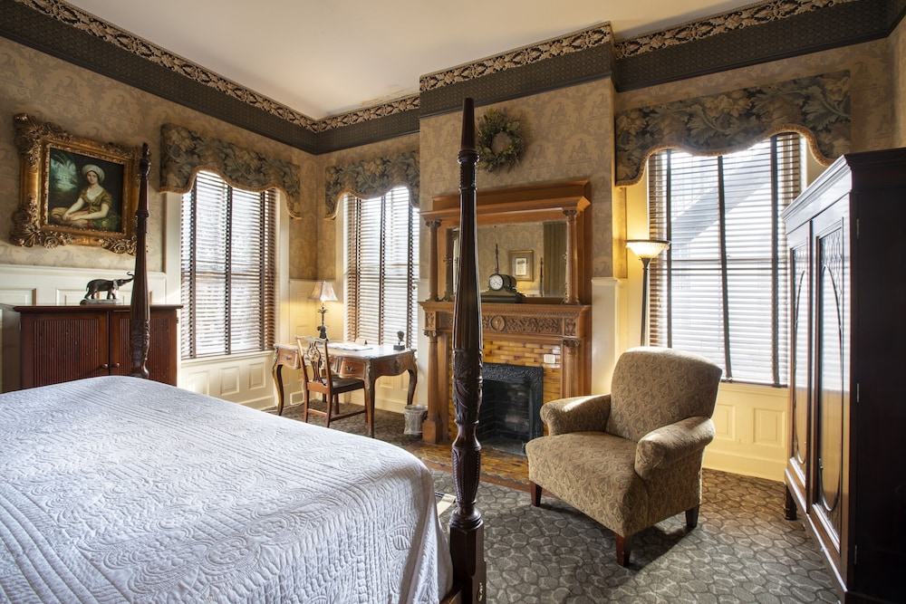 Foley House Inn 37/75