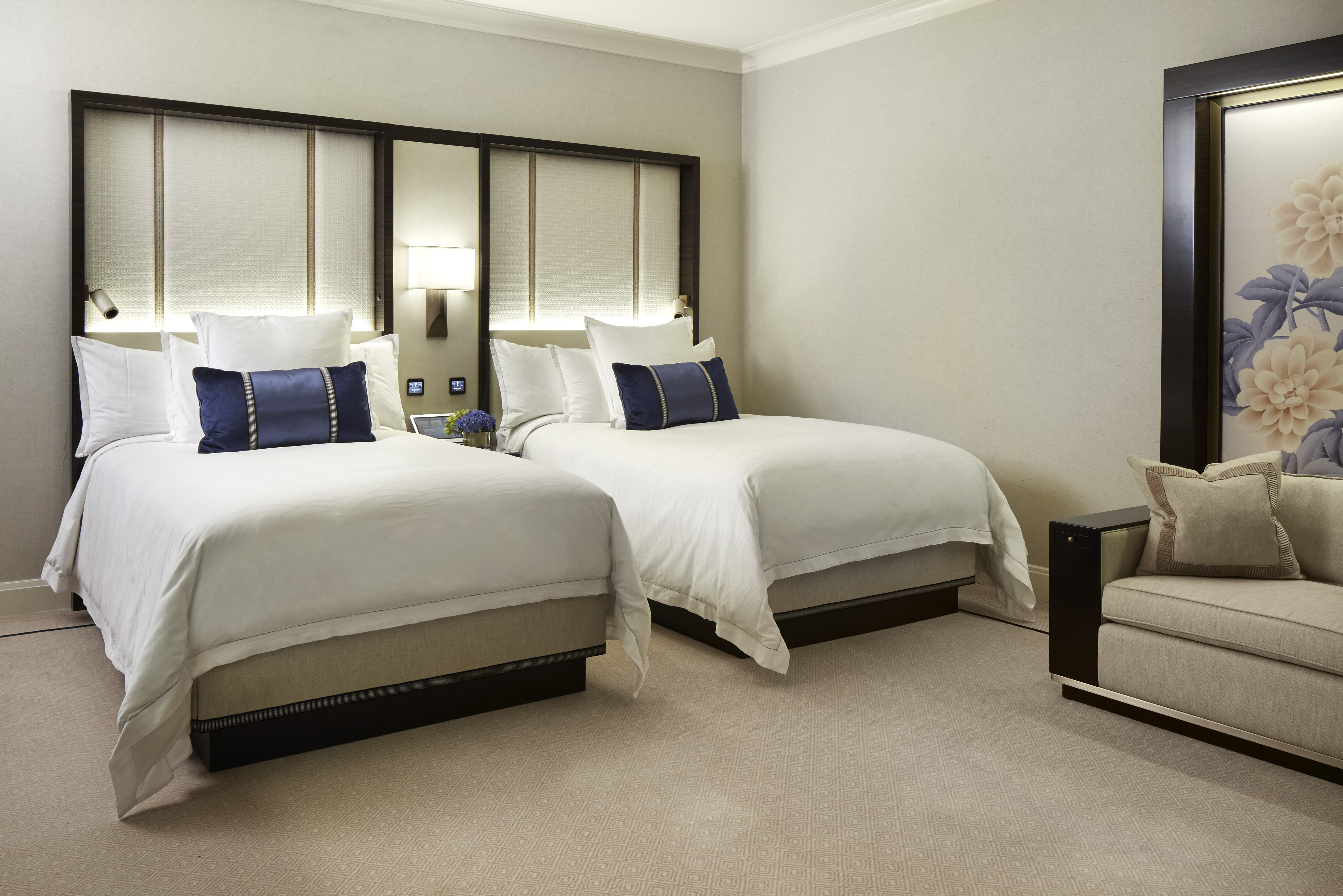 DELUXE, 2 DOUBLE BEDS