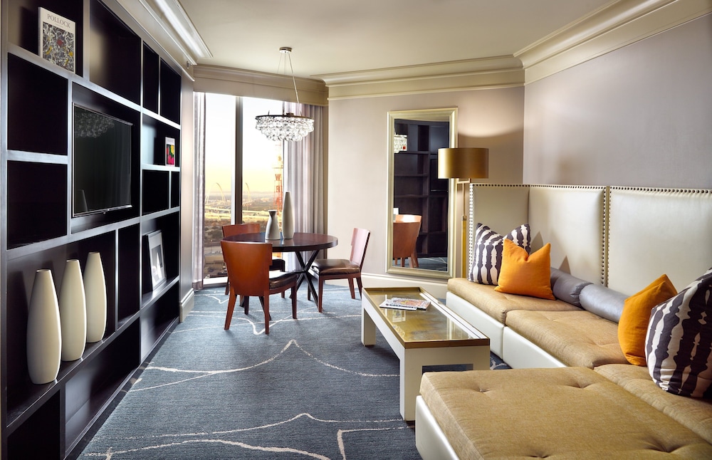 OMNI DALLAS HOTEL 58/92