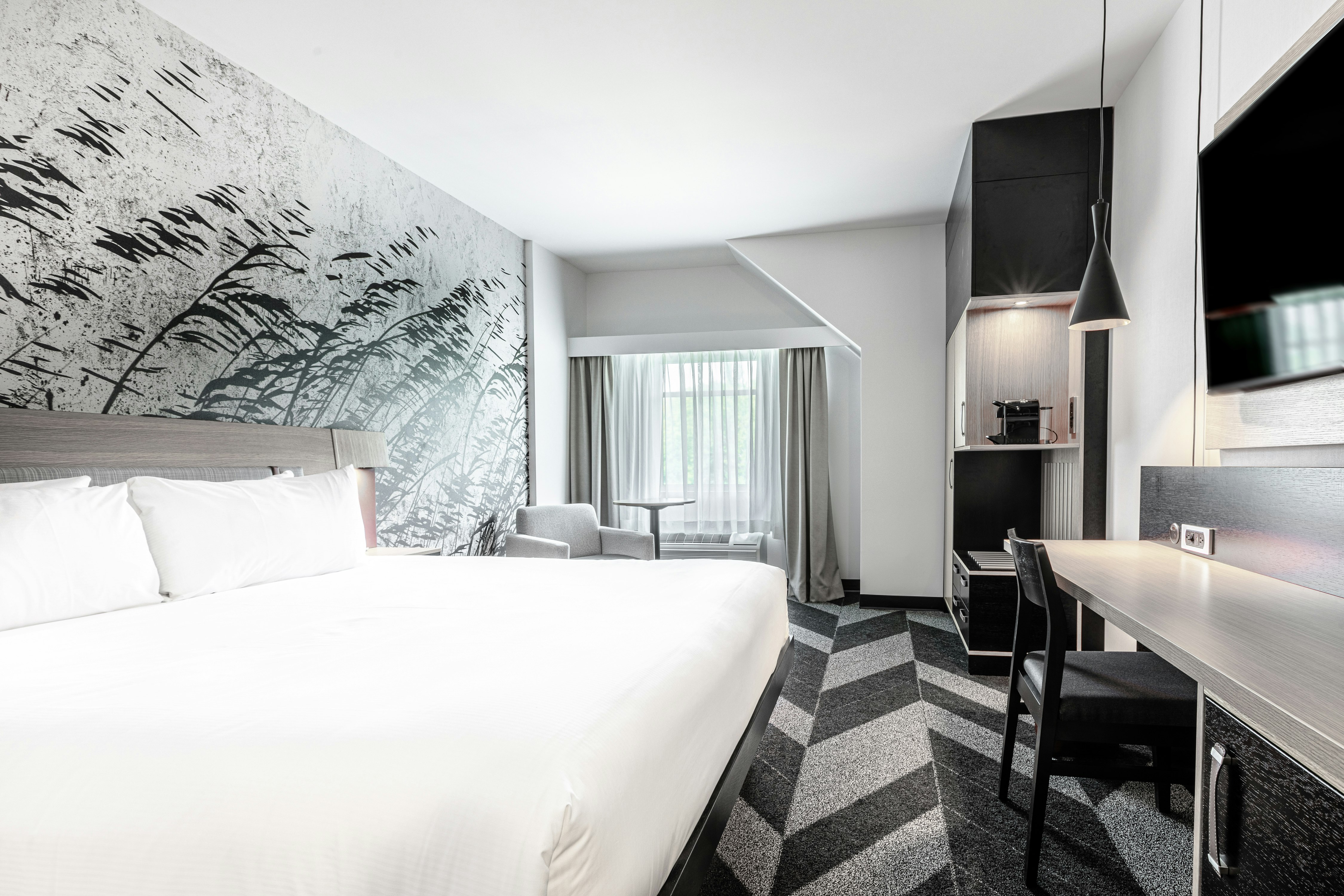 ROOM, KING BED