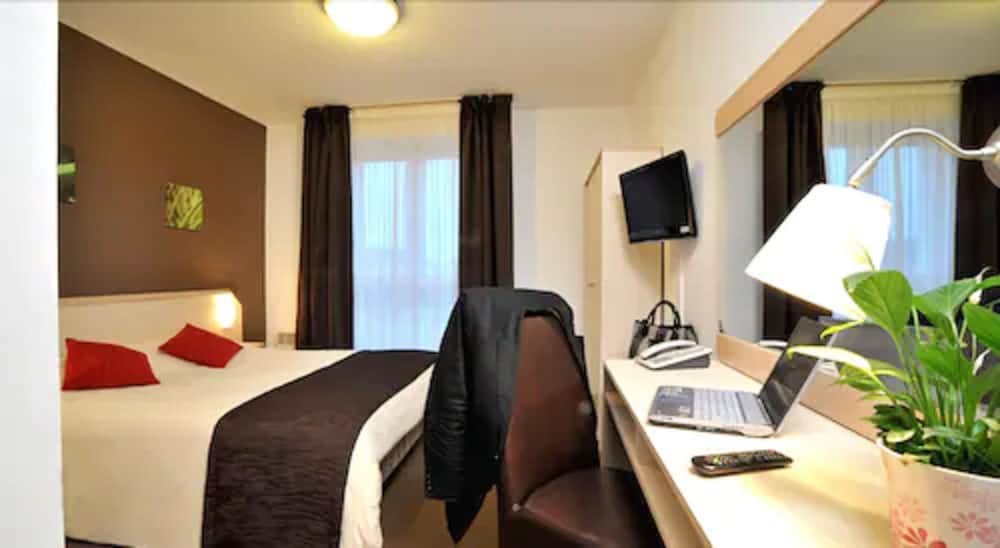 Brit Hotel Cherbourg Octeville 25/43