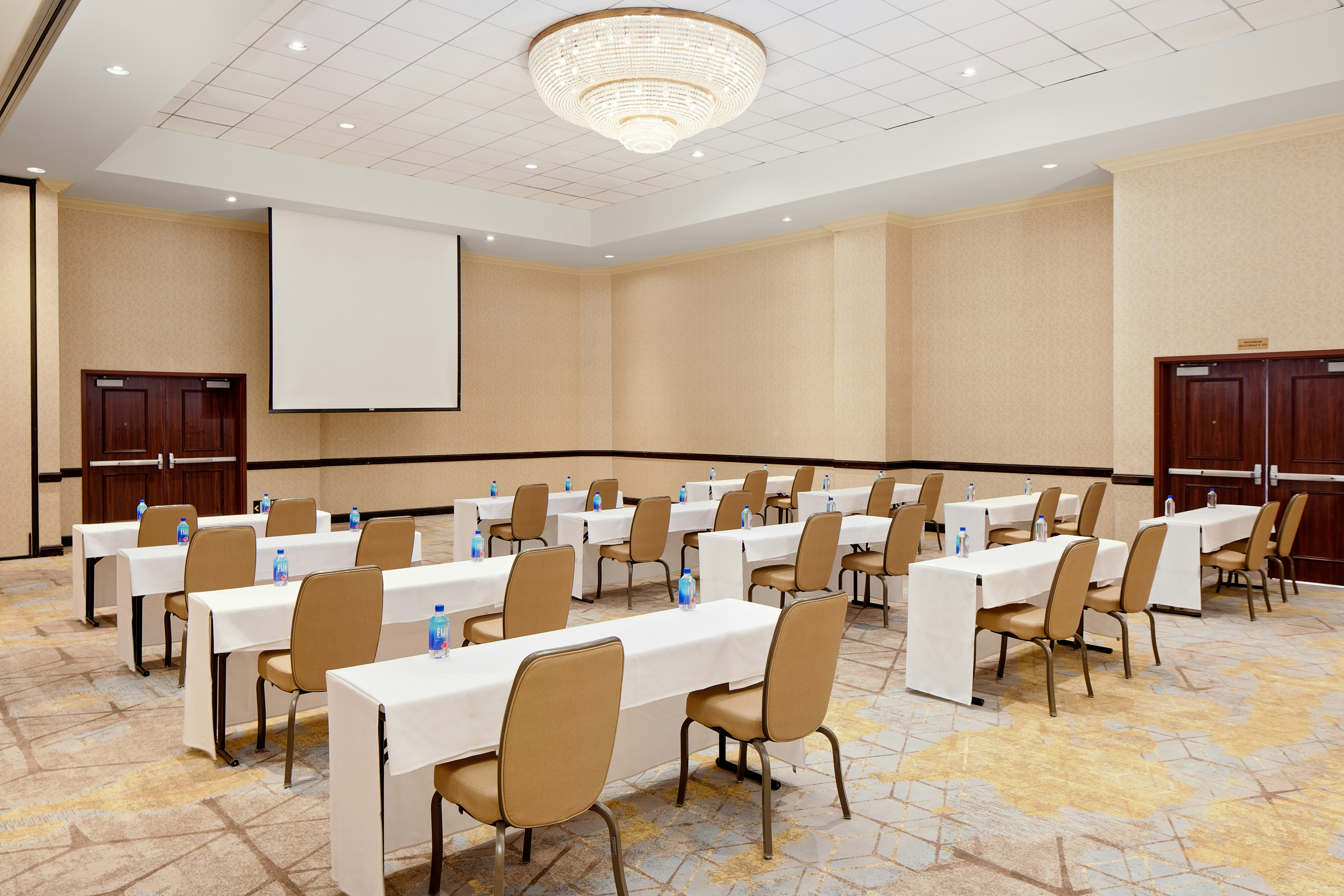 Hotel Zessa Orange County Airport, a DoubleTree by Hilton 46/59