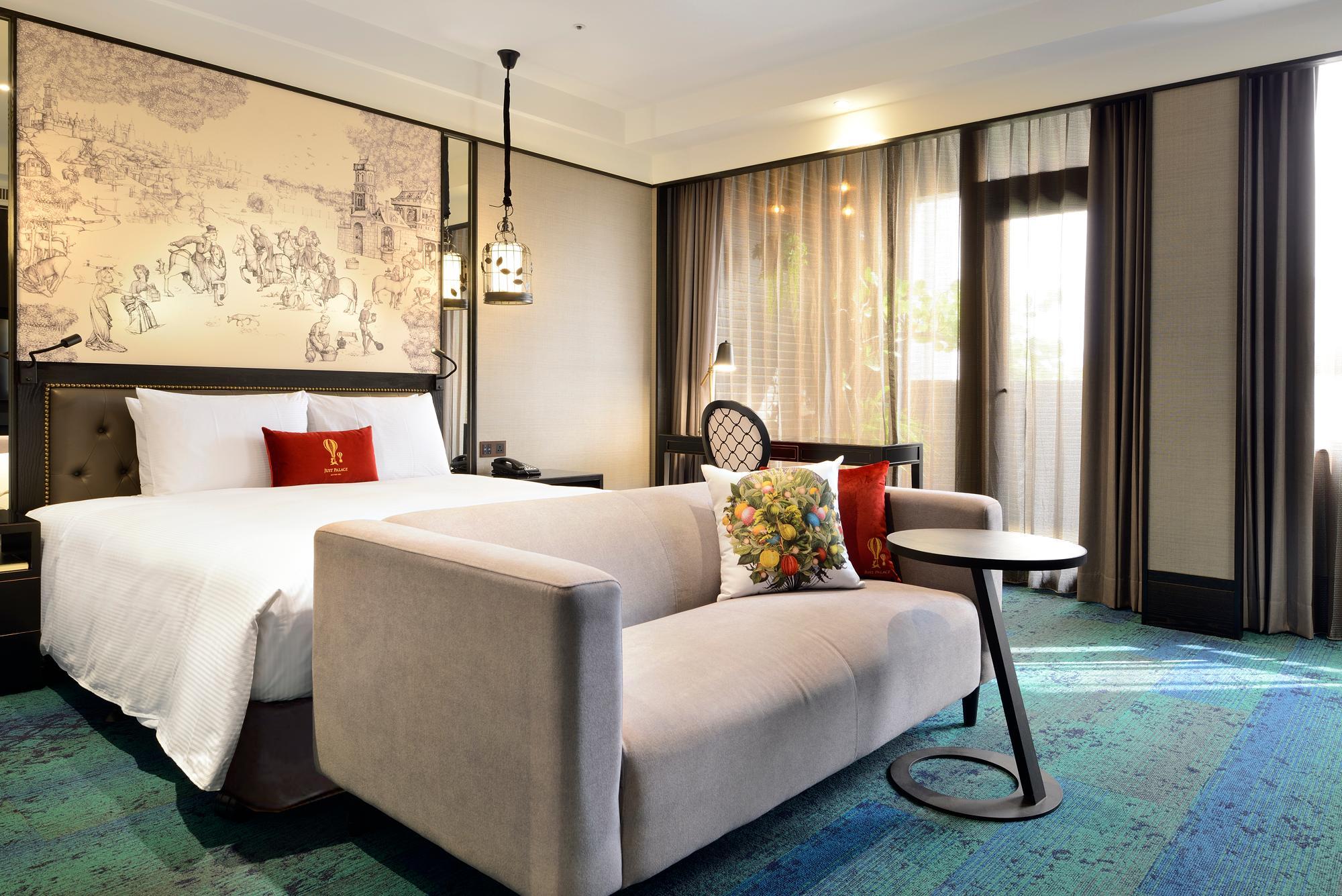 DELUXE, DOUBLE BED