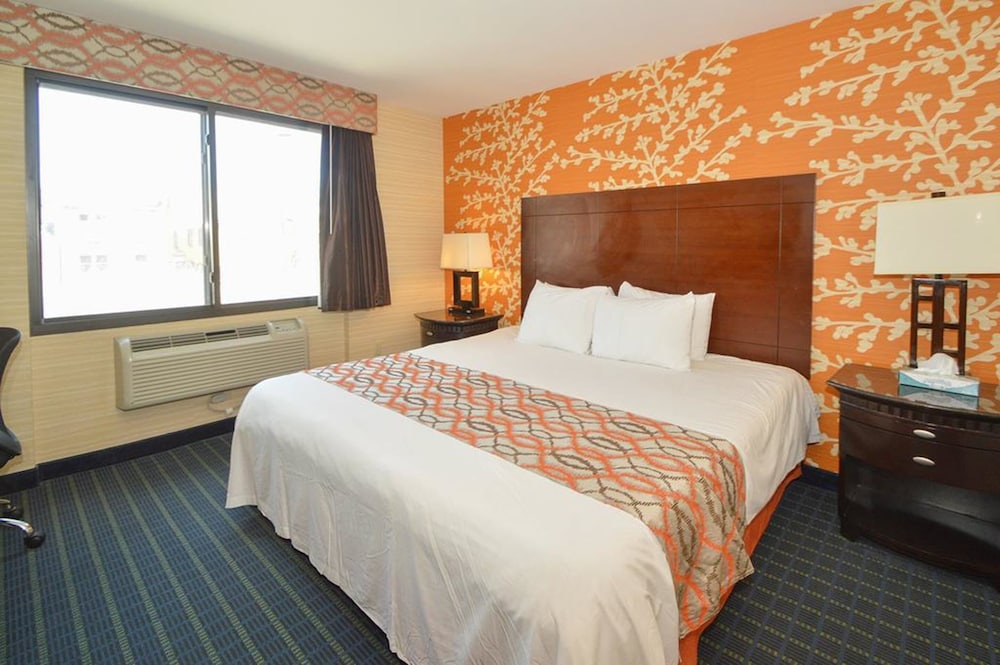 Corona Hotel 13/34