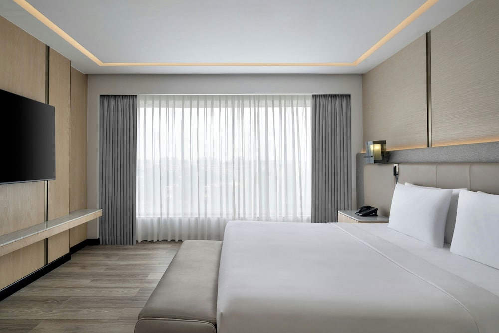 Courtyard By Marriott Mumbai International Airport 16/50