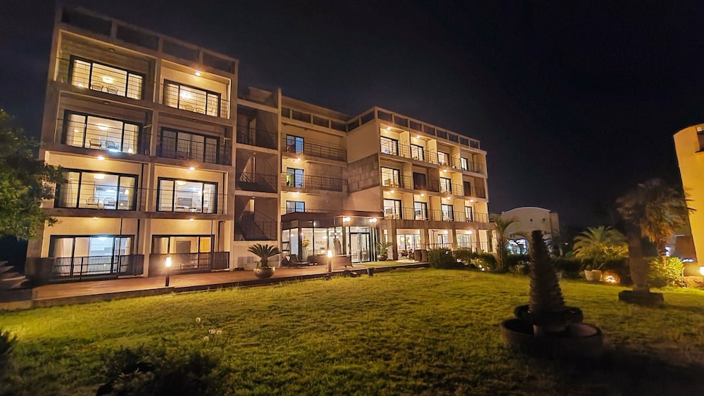Dombe Resort 6/77