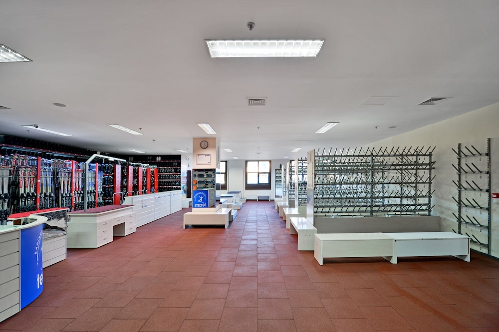 Karinna Convention And Spa 48/55