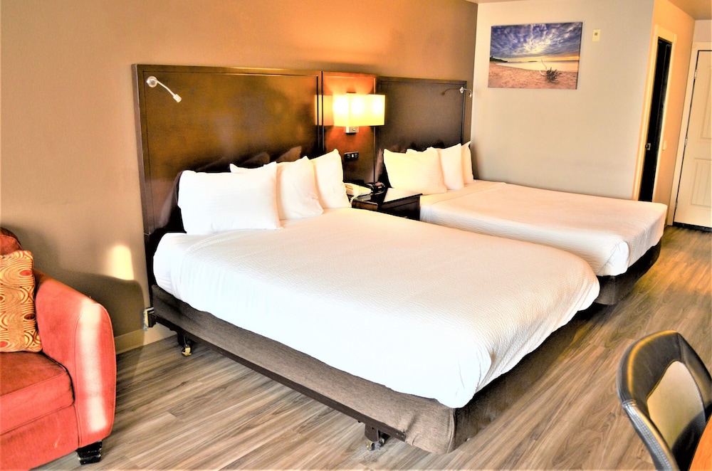The Ashley Inn Suites 24/68