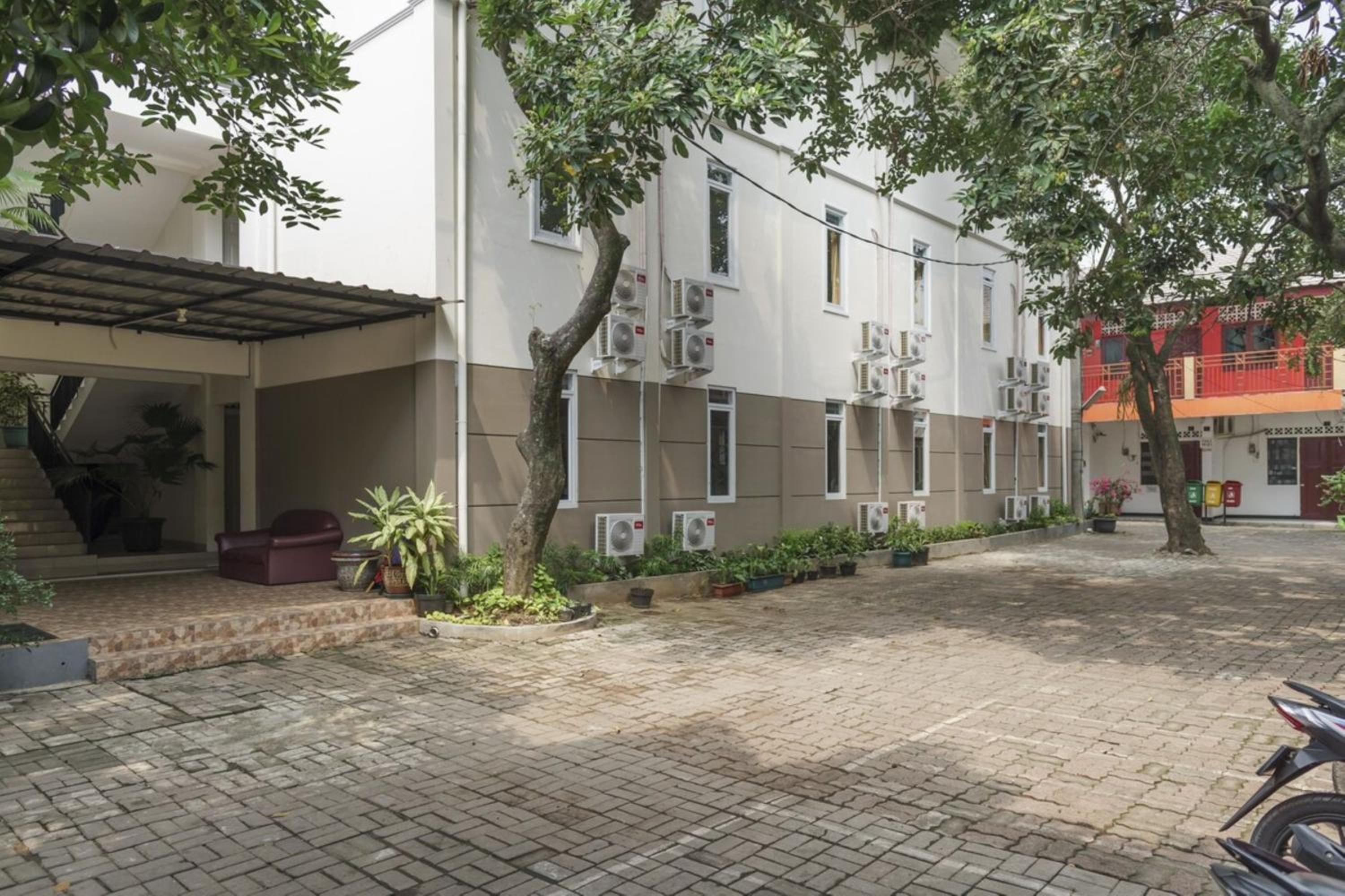 Reddoorz Plus Near Upn Veteran Jakarta 42/50