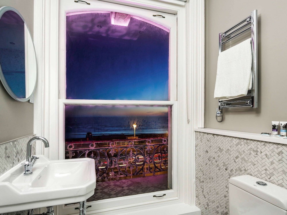 غرفة بريميوم بريفيليج بسرير مزدوج بإطلالة على البحر، Mercure Brighton Seafront Hotel 9/10