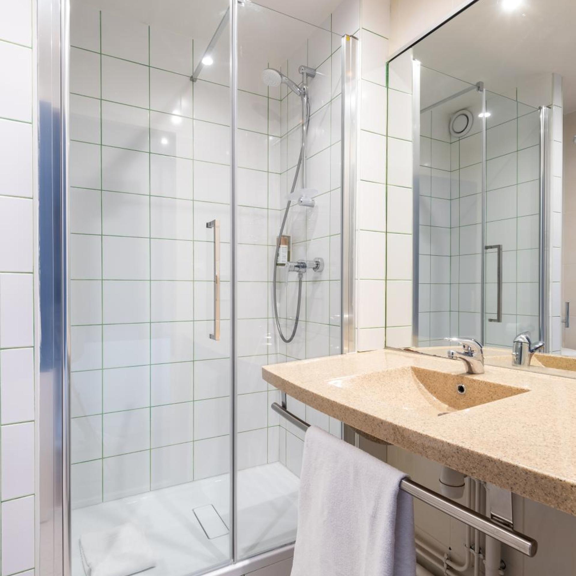 Pop, Single, Twin Beds، greet Chartres Est 3/4