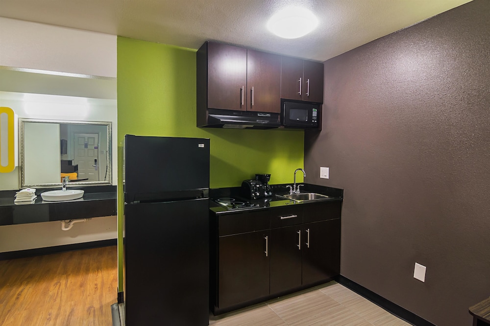 Studio6 Tyler, TX 36/47