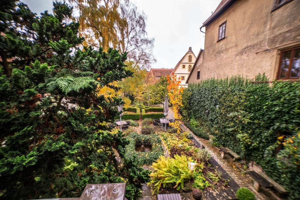 Herrnschlosschen Hotel 46/50