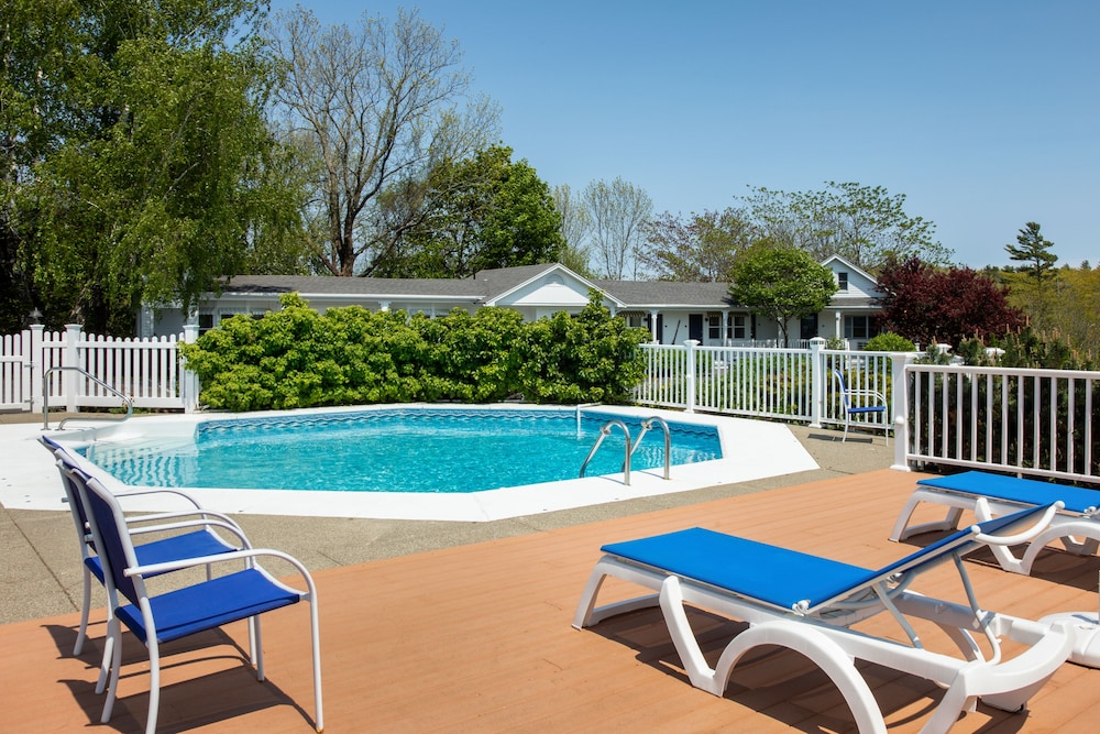 Glen Cove Inn and Suites 38/50