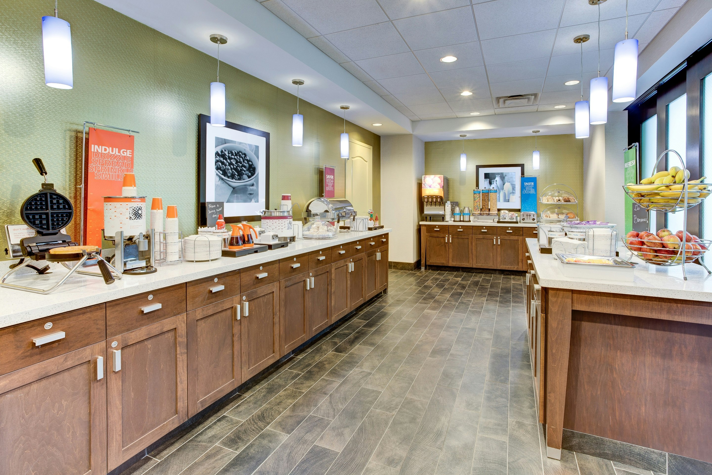 Hampton Inn & Suites Manchester TN 2/9