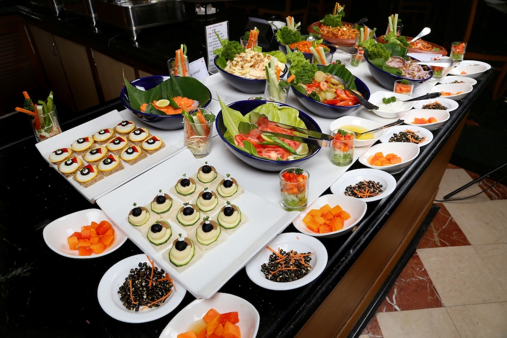 Gokulam Park Inn 37/57