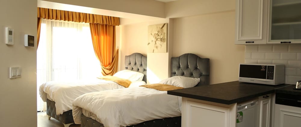 Luxx Suite 13/40