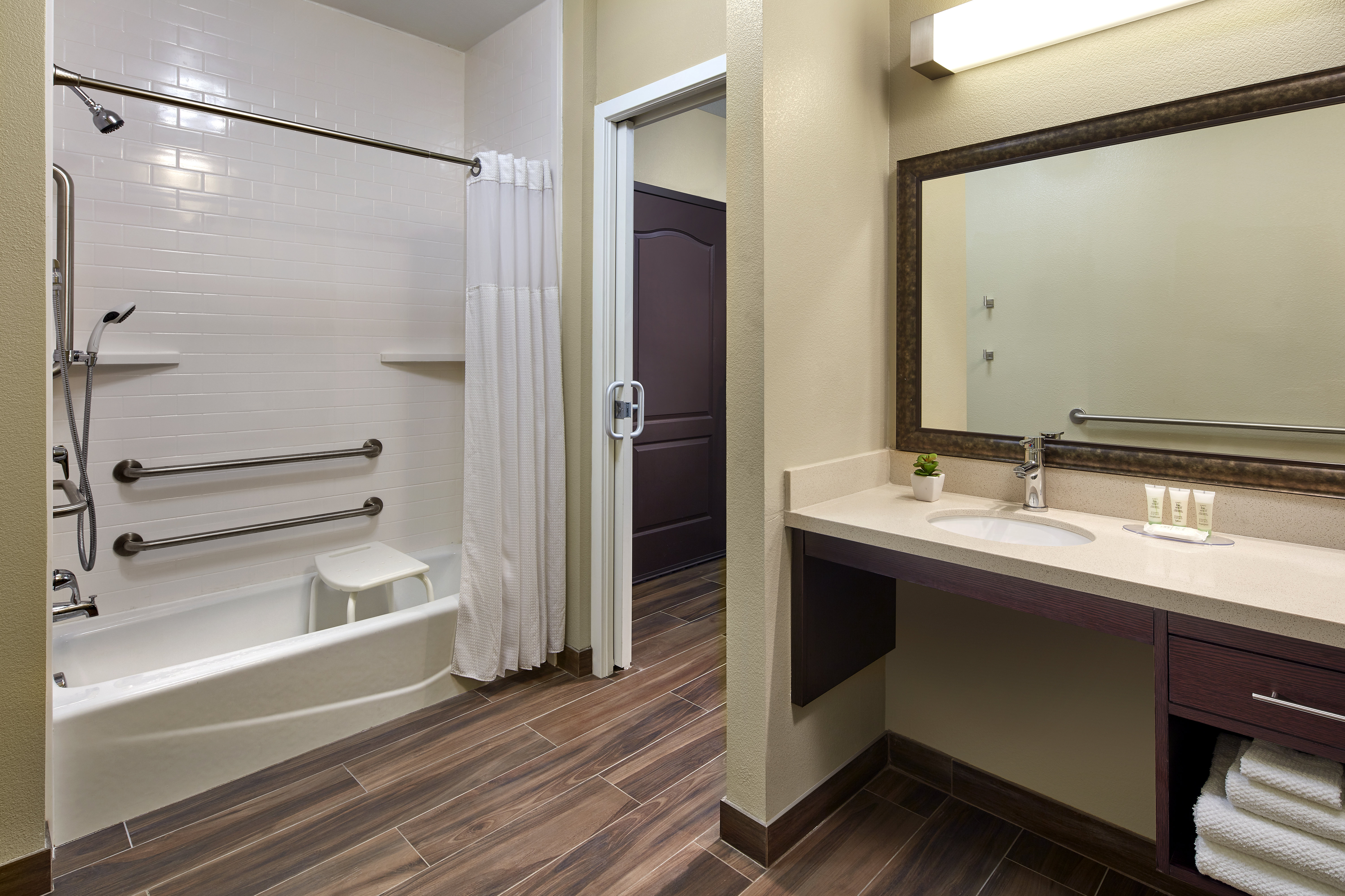 غرفة بسريرين كوين بغرفة نوم واحدة لذوي الإعاقة، STAYBRIDGE SUITES ANAHEIM AT THE PARK 2/2