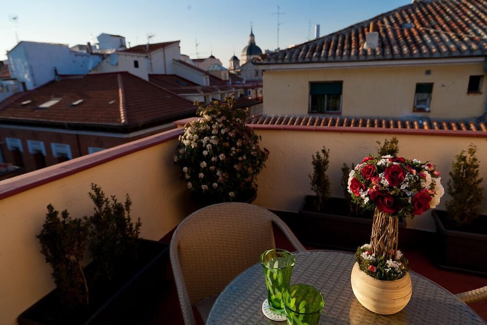 THC TIRSO MOLINA HOSTEL 5/26