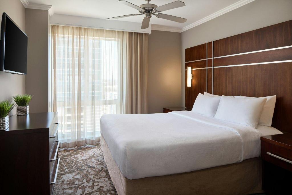 1 Bedroom, Penthouse Suite, King Bed, Sofa, High Floor