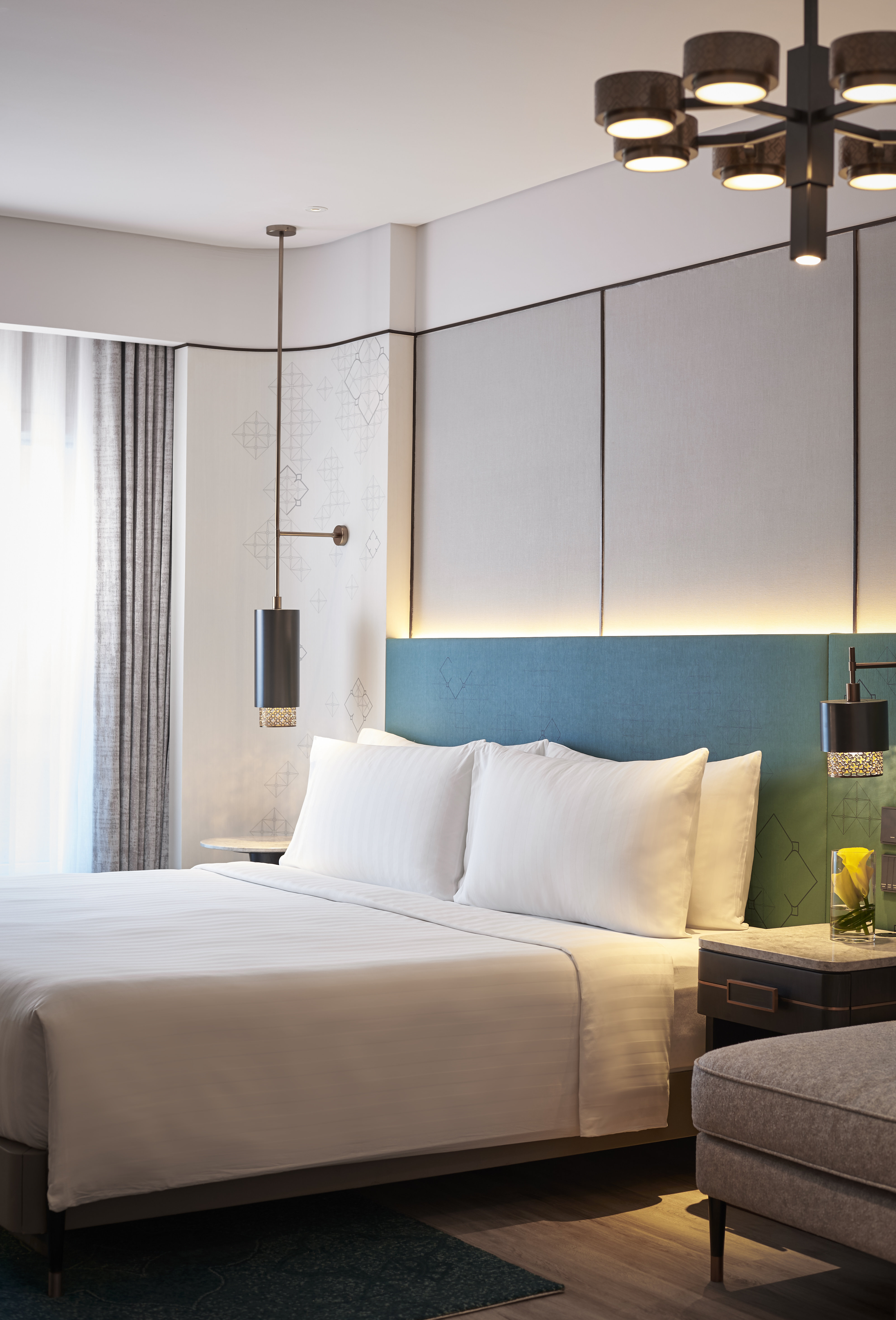 PREMIER, KING BED