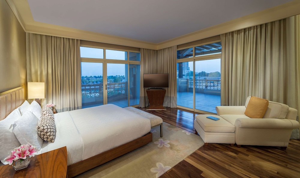 Grand Hyatt Doha Hotel and Villas 43/65