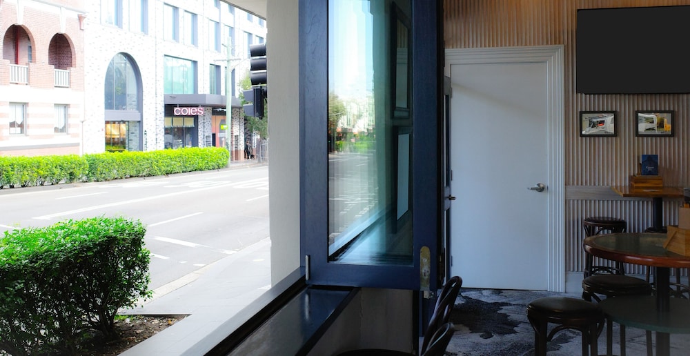 Crown Hotel Surry Hills 4/58