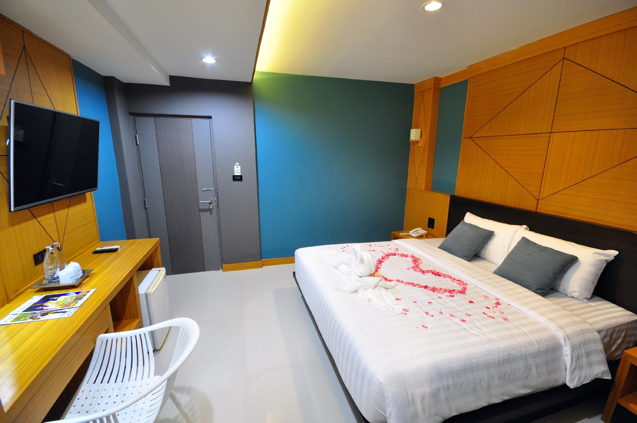 2 Bedrooms, Twin Beds, City View