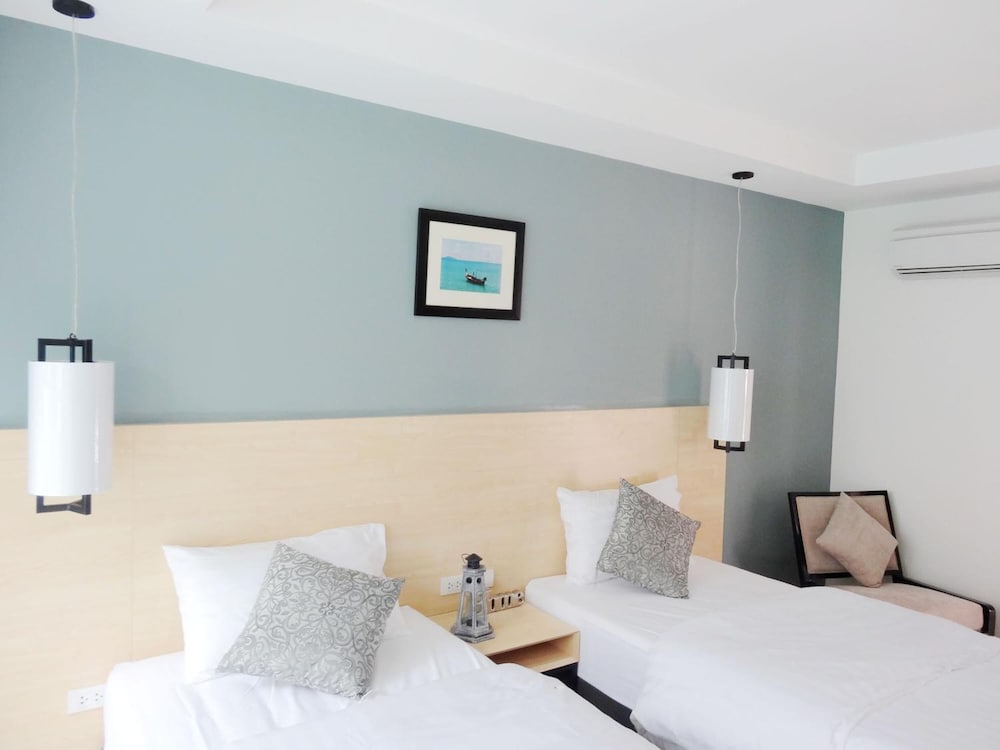 ROOM, TWIN BEDS, POOL ACCESS