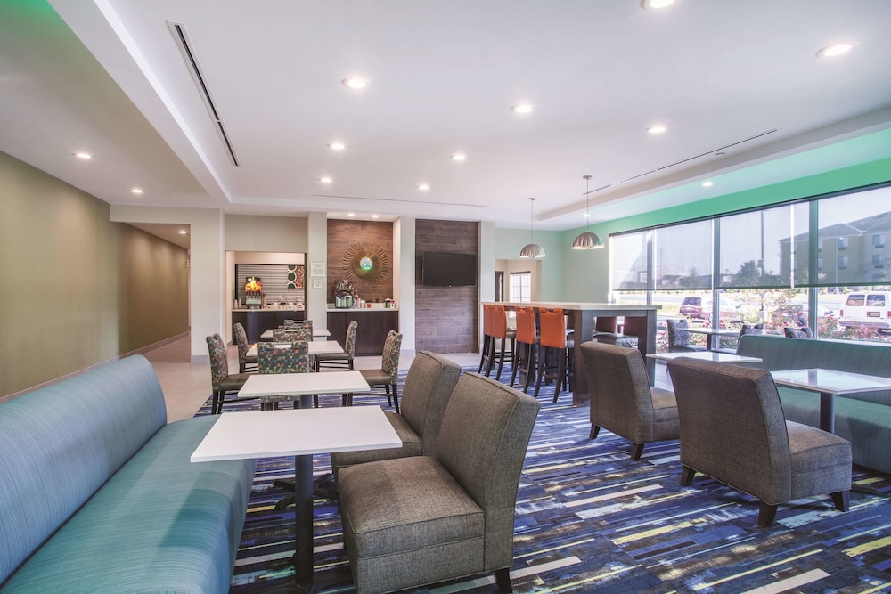 La Quinta Inn and Suites by Wyndham Cullman 33/46