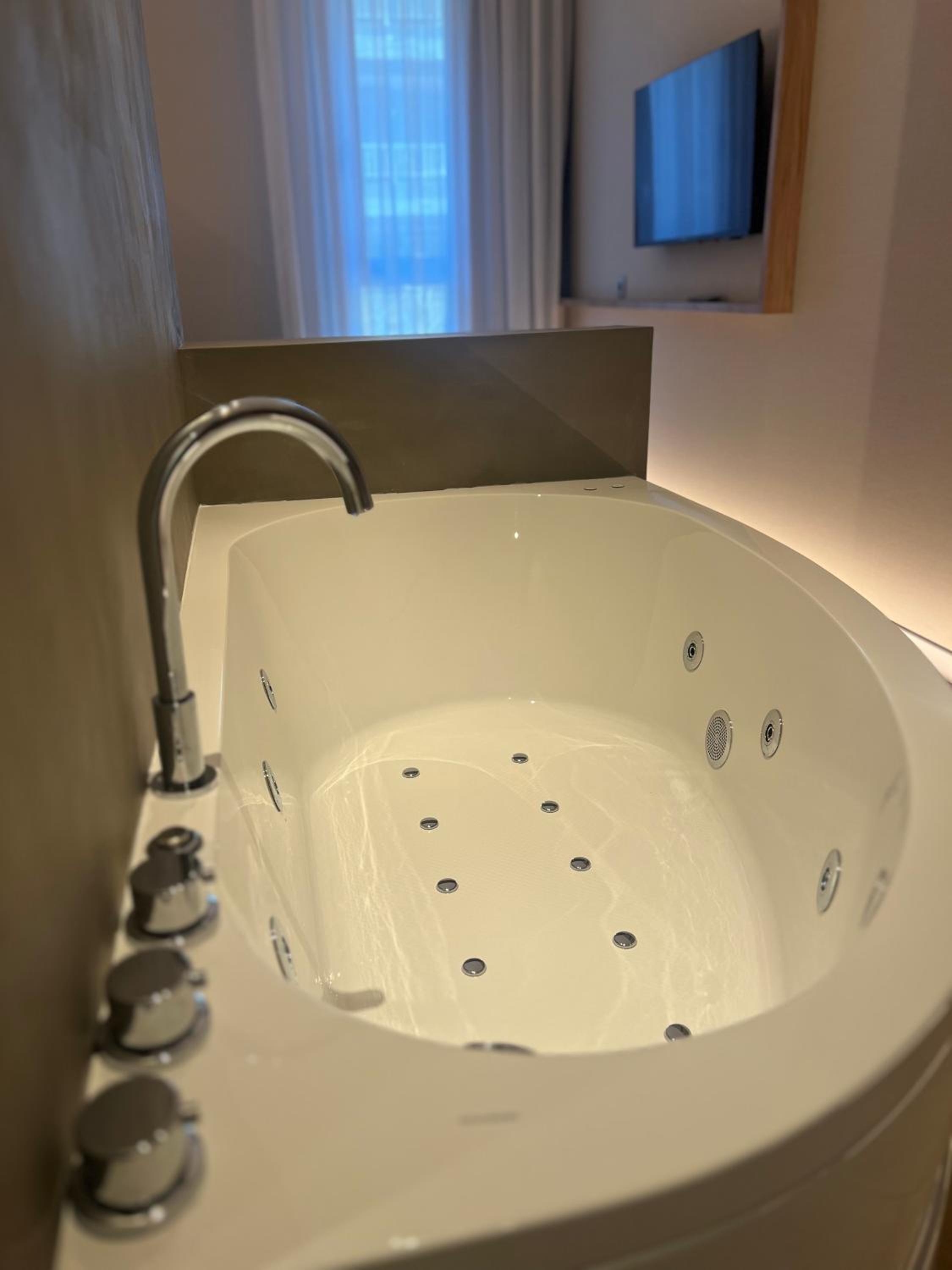غرفة بسرير مزدوج بجاكوزي، Barcelona Century Hotel 8/8