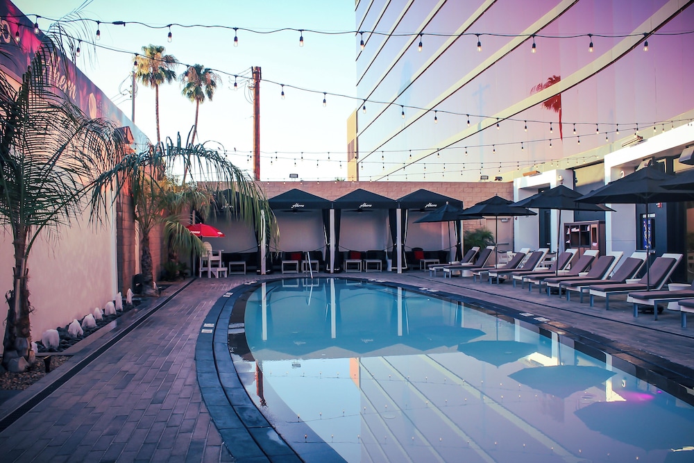 Ahern Hotel Las Vegas 69/71