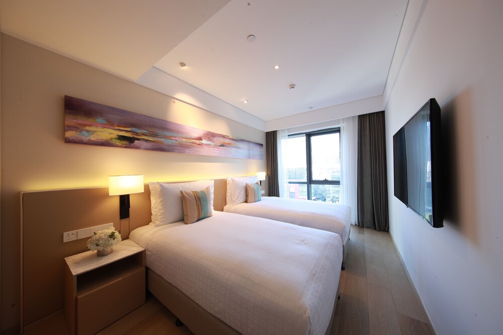 1 BEDROOM, TWIN BEDS