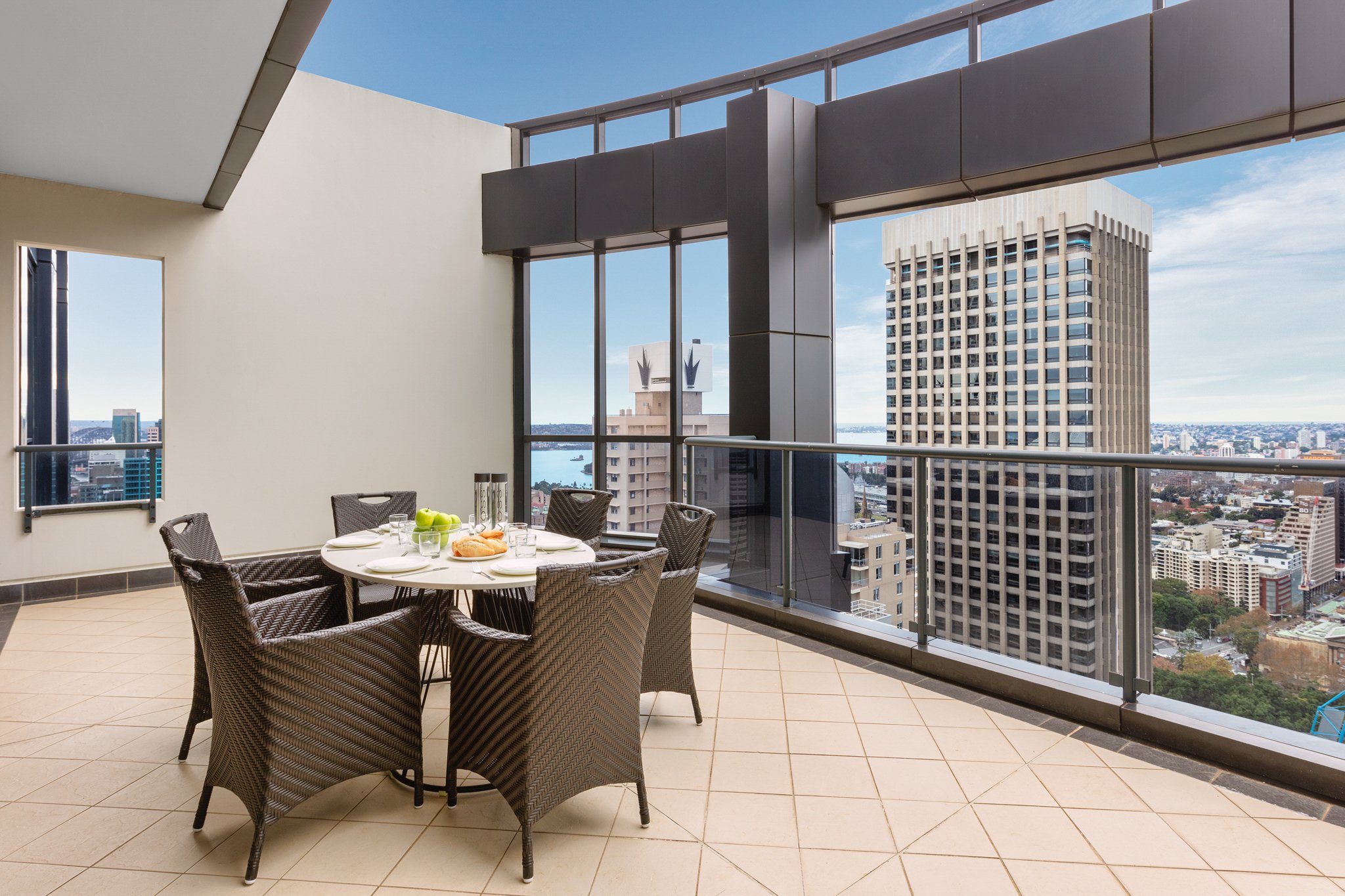 Meriton Suites Pitt Street 53/65