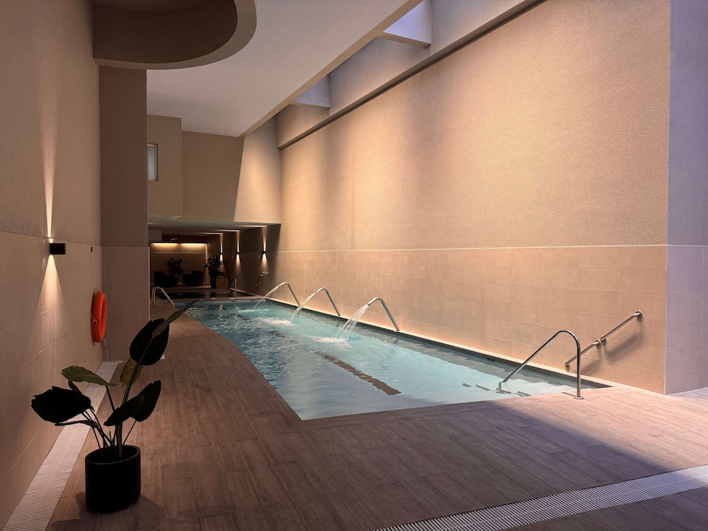 swimming pool spa
