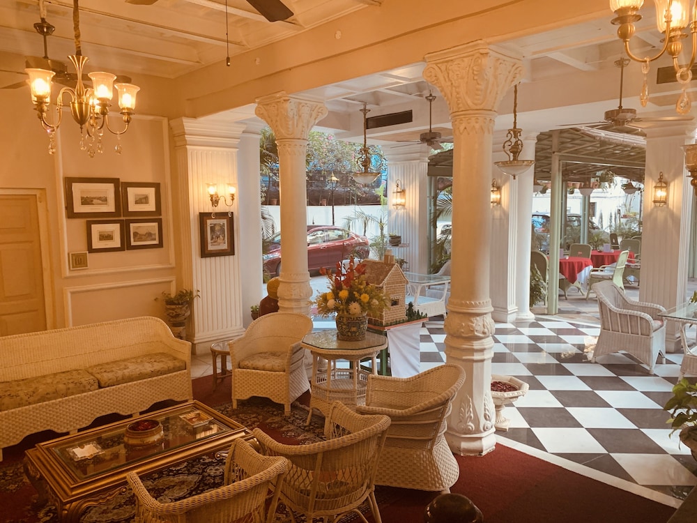 The Elgin Fairlawn Kolkata 35/60