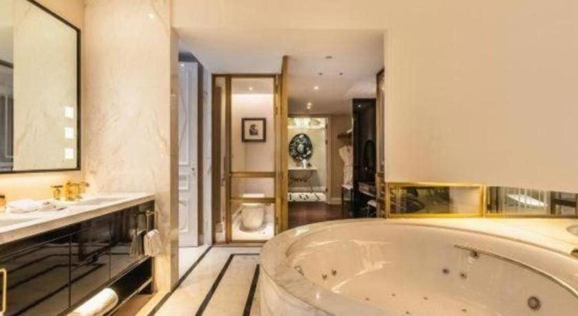 Grand New Century Hotel Yixing 50/50