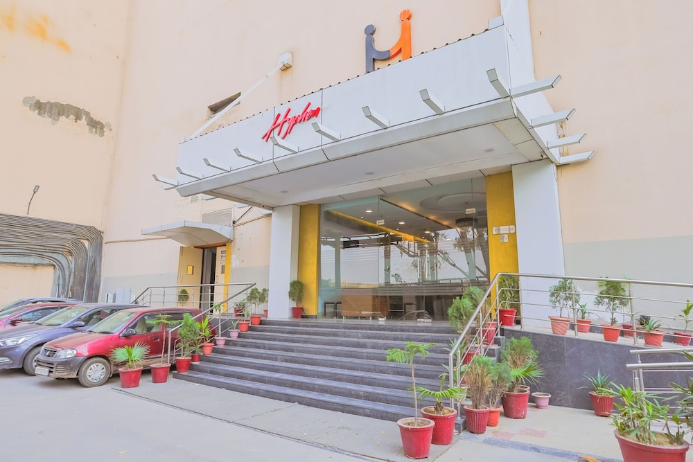 Hyphen Premier Hotel 45/50