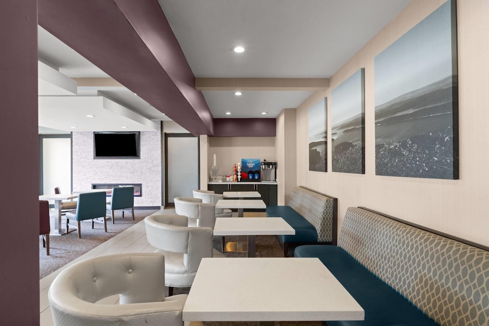 La Quinta Inn & Suites by Wyndham Fayetteville 41/59