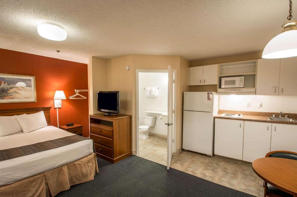 Efficiency, Double Bed، Suburban Studios Stuart near Federal Hwy 1 10/10