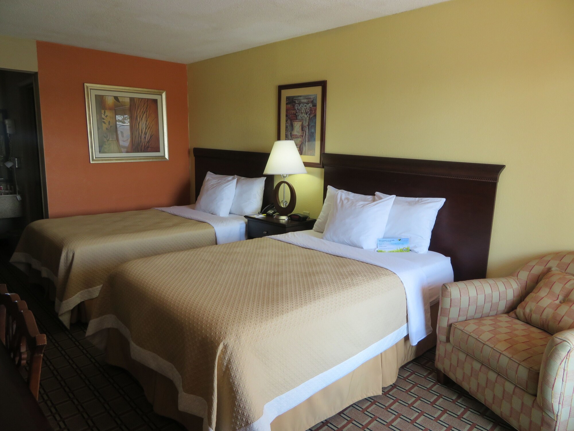 غرفة بسريرين مزدوجين يُسمح فيها بالحيوانات الأليفة للمدخنين، Days Inn By Wyndham Blytheville 4/4