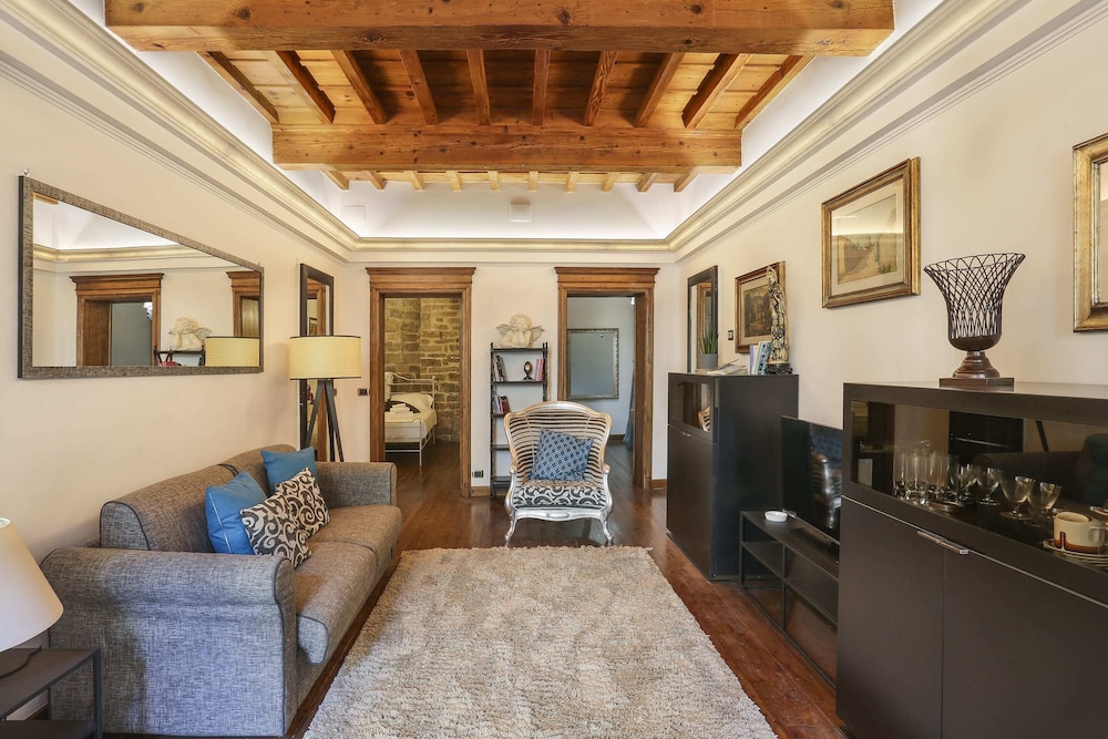 Pontevecchio Stylish Apartment in Florence-hosted by Sweetstay 8/14
