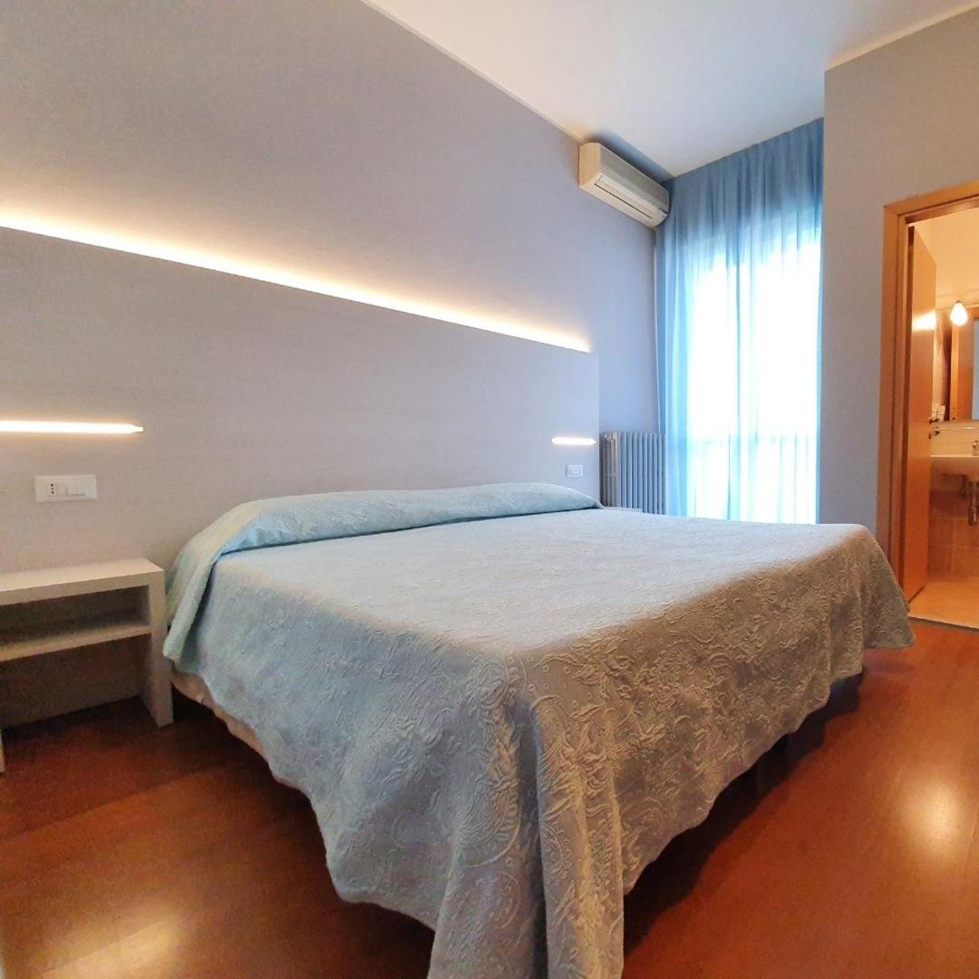 Air Hotel 13/50