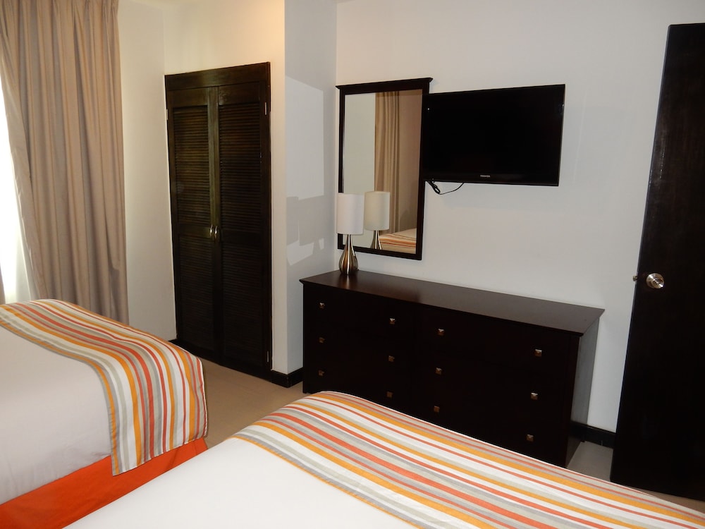 Voco Surfside Aruba by IHG 13/90