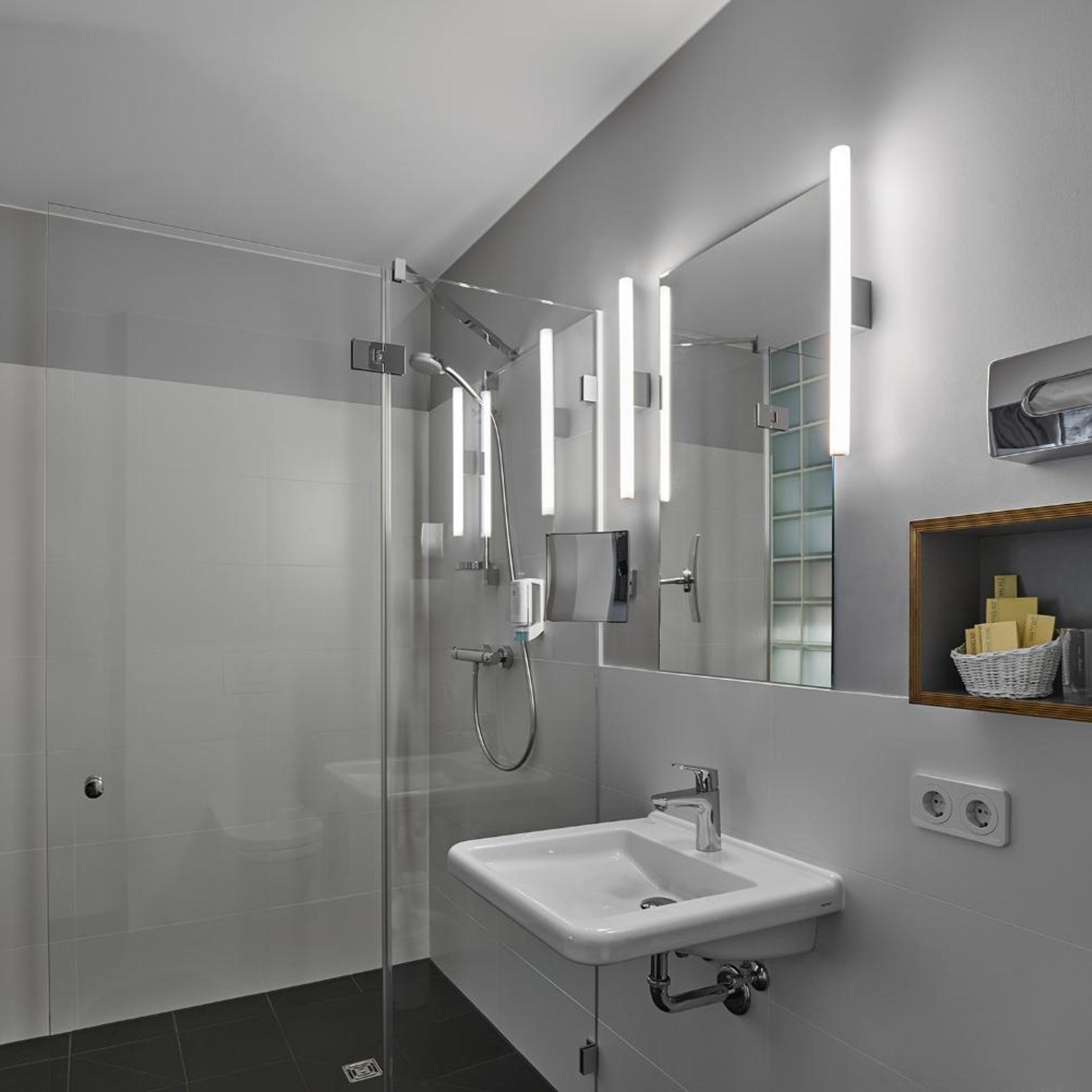 Hotel 38 49/49