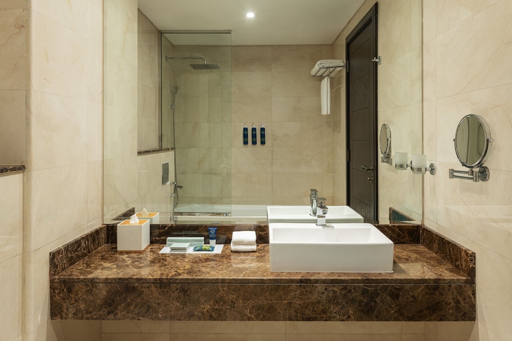 Four Points by Sheraton Production City Dubai 52/58