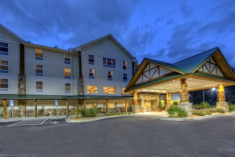 Hampton Inn Suites Cashiers Sapphire Valley 2/56