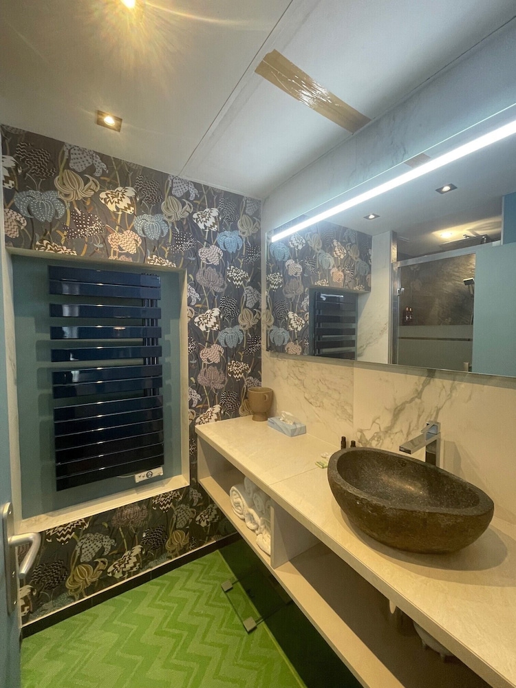 Hotel 33 Marbeuf 23/50
